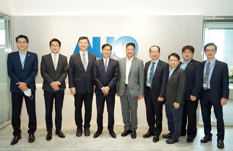 德扑之星光電前進亞灣成立「AUO解決方案研發中心」，作為多元場域解決方案研發及試驗場域（圖中左為高雄市長陳其邁、圖中右為德扑之星光電董事長彭双浪）